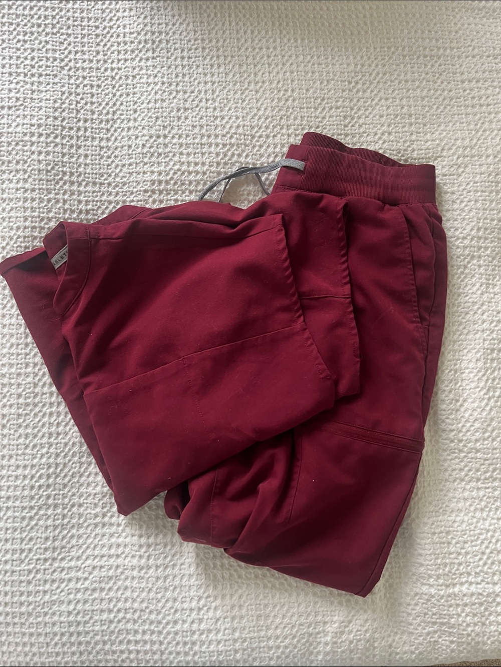 Fabletics scrub set. Mid rise on call jogger and Evolve oversized scrub top. - Picture 4 of 4
